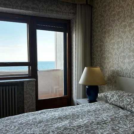 Front - 3 Bedrooms Μπάρι