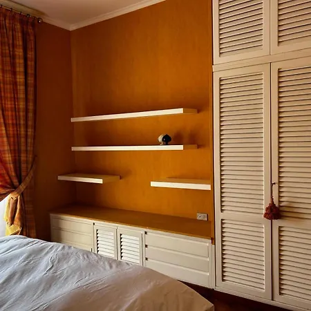 Front - 3 Bedrooms Appartamento Bari