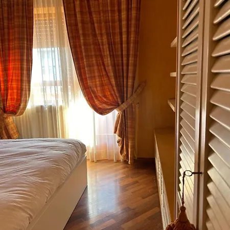 Front - 3 Bedrooms Appartamento *