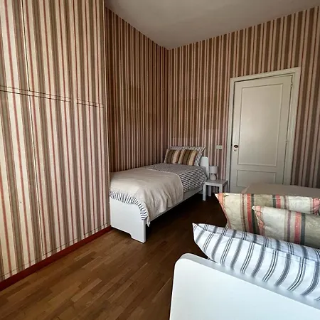 Front - 3 Bedrooms Μπάρι