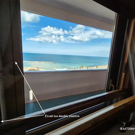 Front - 3 Bedrooms Διαμέρισμα