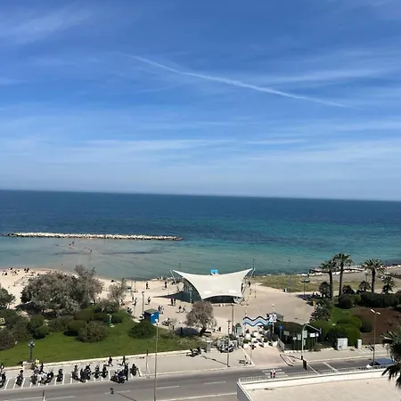 Front - 3 Bedrooms Διαμέρισμα