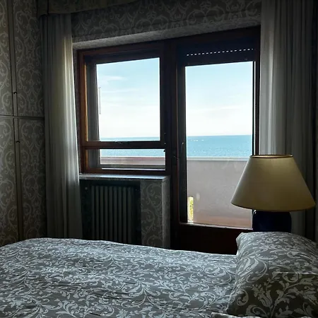 Front - 3 Bedrooms Apartment Bari