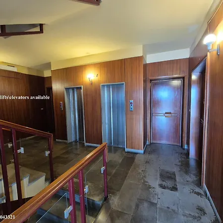Front - 3 Bedrooms Lejlighed Bari