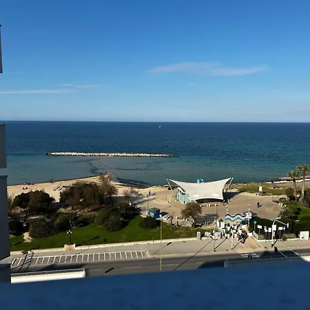 Front - 3 Bedrooms Appartement Bari