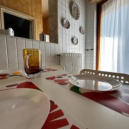Front - 3 Bedrooms Lejlighed Bari