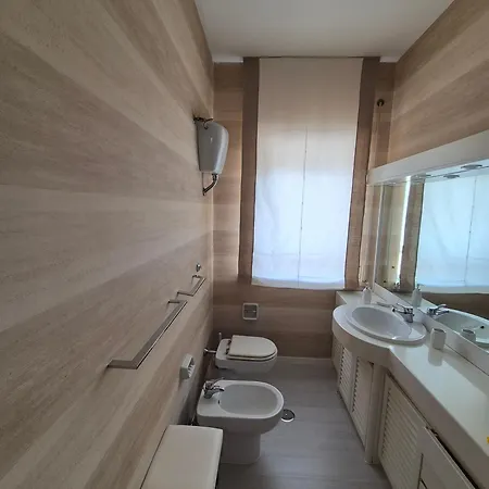 Front - 3 Bedrooms Bari