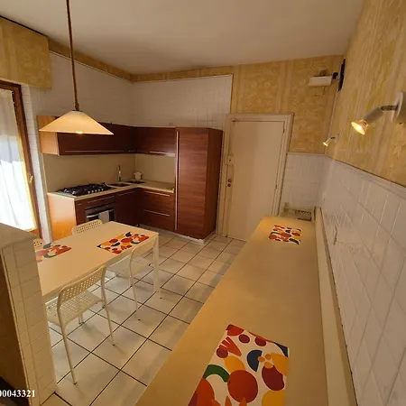 Front - 3 Bedrooms * Bari