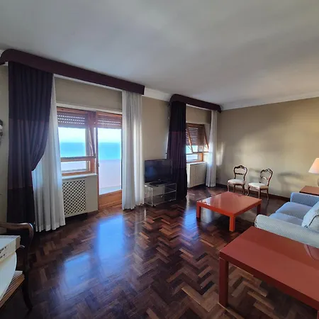 Front - 3 Bedrooms Lejlighed *