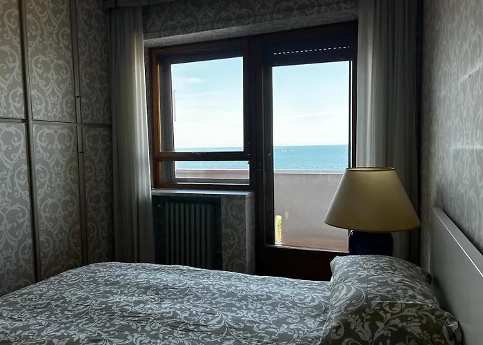 Front - 3 Bedrooms דירה בארי