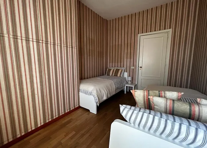 Front - 3 Bedrooms Bari