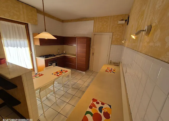 Front - 3 Bedrooms * Bari