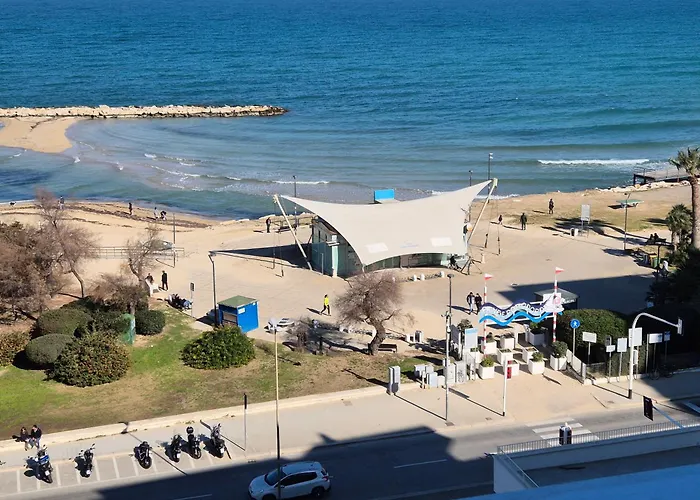 Front - 3 Bedrooms * Bari